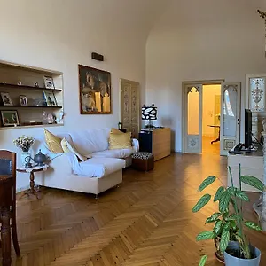 L'antica Casa Sui Lungarni Di Guest house
